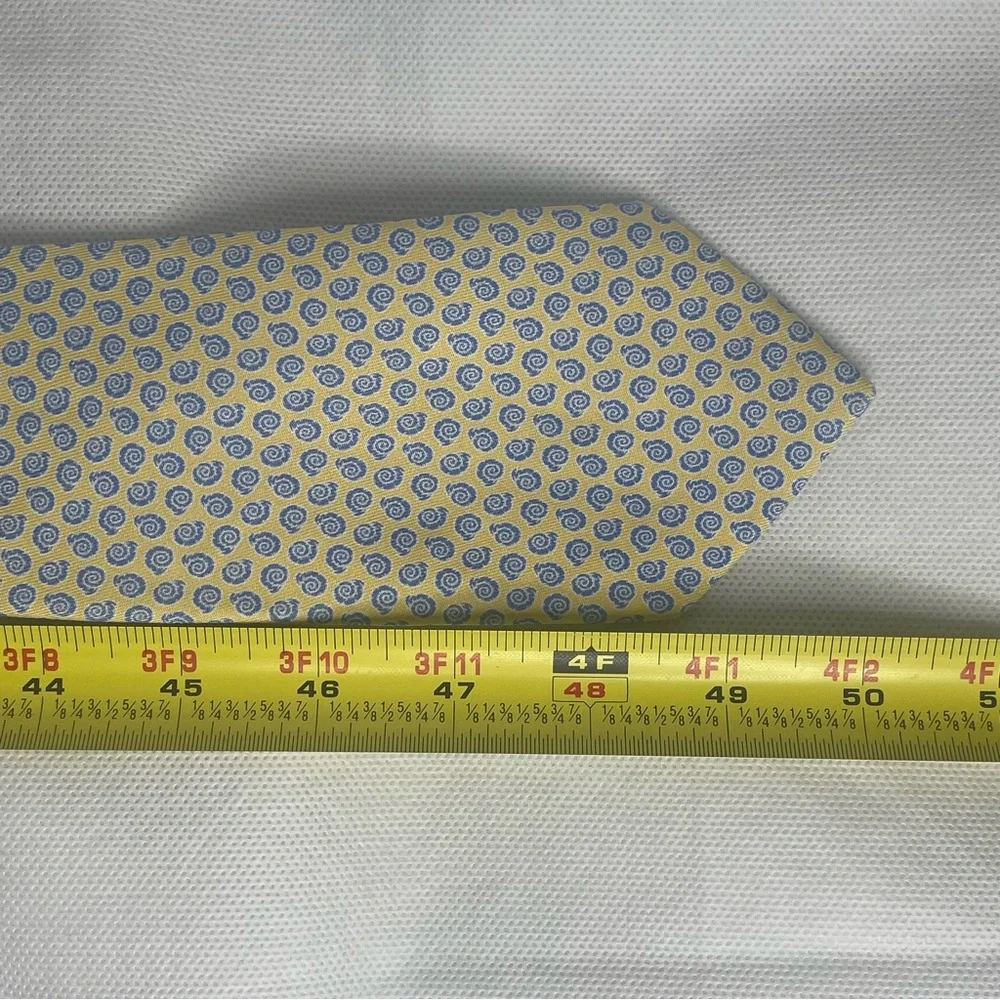 Boys Vineyard Vines Necktie Yellow Blue Shells & Snails 100% Silk Tie USA Made